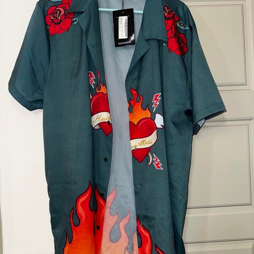 Boohooman green flame shirt size